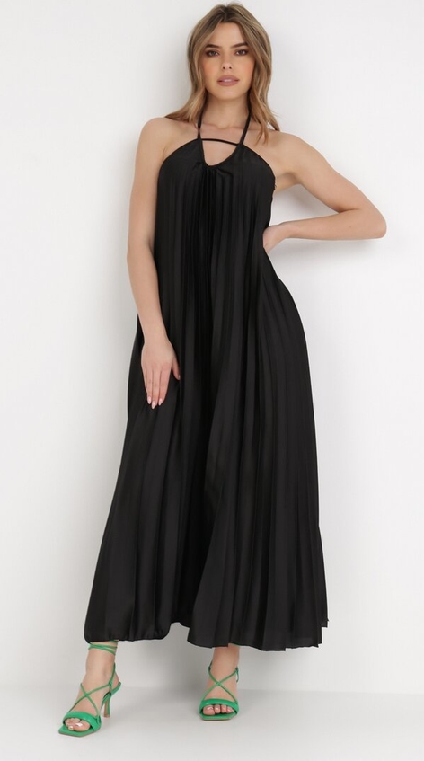 Czarna sukienka born2be z dekoltem w kształcie litery v maxi