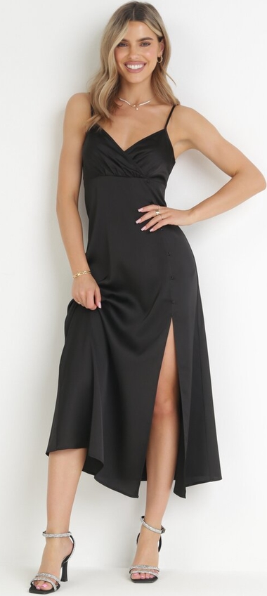 Czarna sukienka born2be z dekoltem w kształcie litery v na ramiączkach