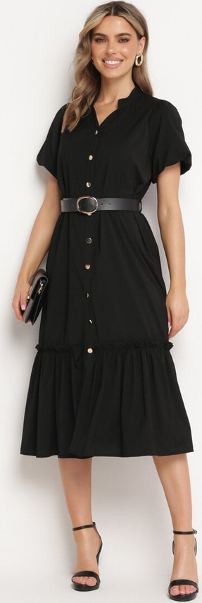 Czarna sukienka born2be z dekoltem w kształcie litery v z krótkim rękawem