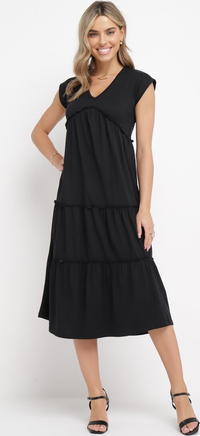 Czarna sukienka born2be z krótkim rękawem z dekoltem w kształcie litery v