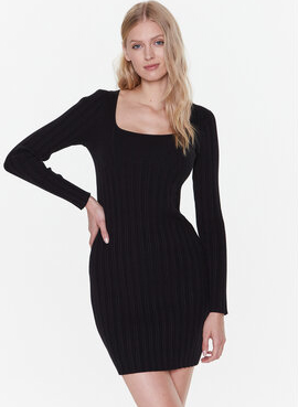 Czarna sukienka Calvin Klein dopasowana w stylu casual mini
