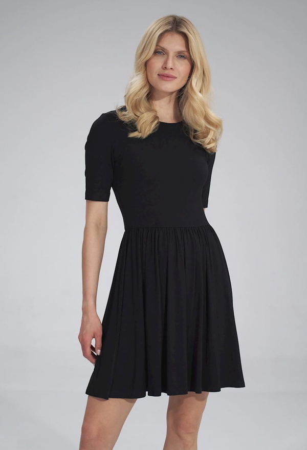 Czarna sukienka Figl z krótkim rękawem