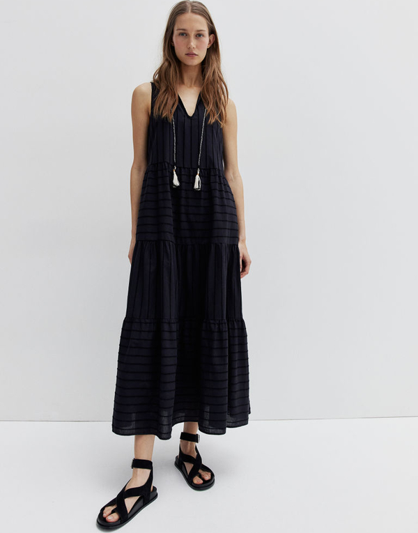 Czarna sukienka H & M z dekoltem w kształcie litery v na ramiączkach z tkaniny