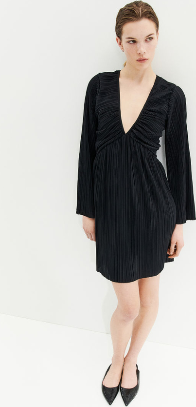 Czarna sukienka H & M z długim rękawem z dżerseju z dekoltem w kształcie litery v