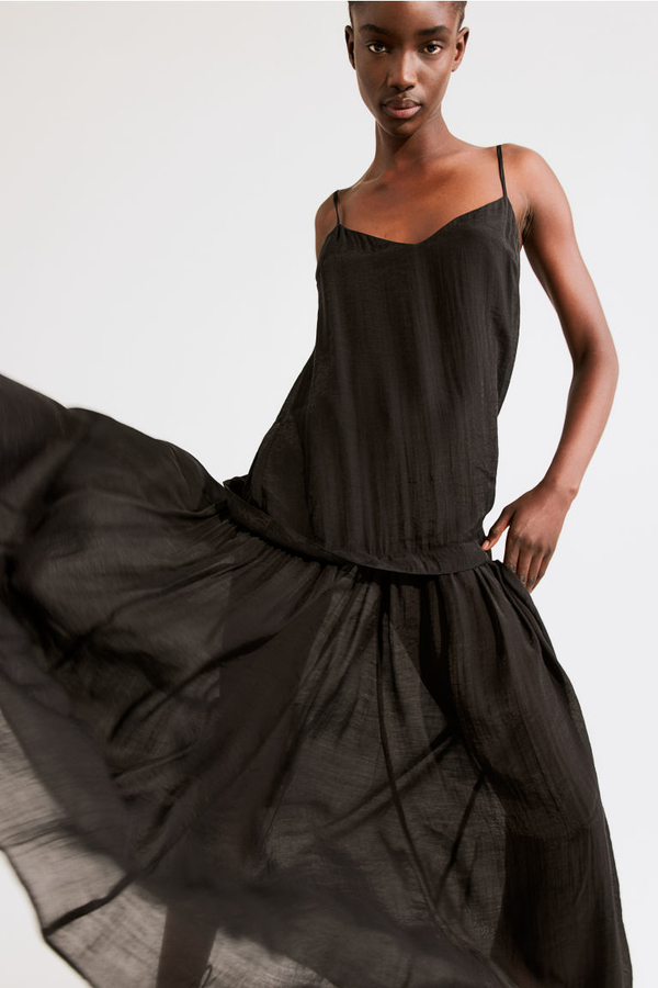 Czarna sukienka H & M z tkaniny na ramiączkach mini