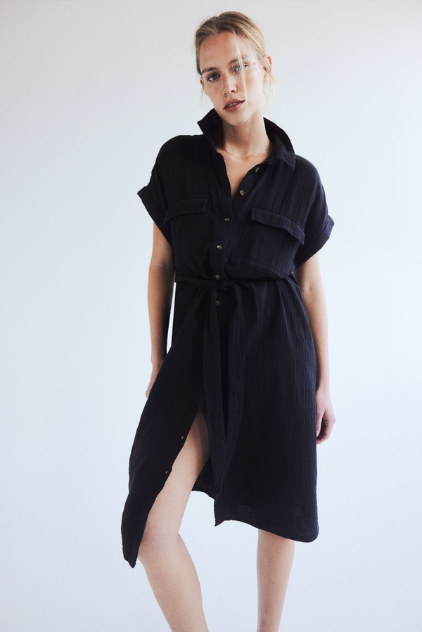 Czarna sukienka H & M z tkaniny z krótkim rękawem