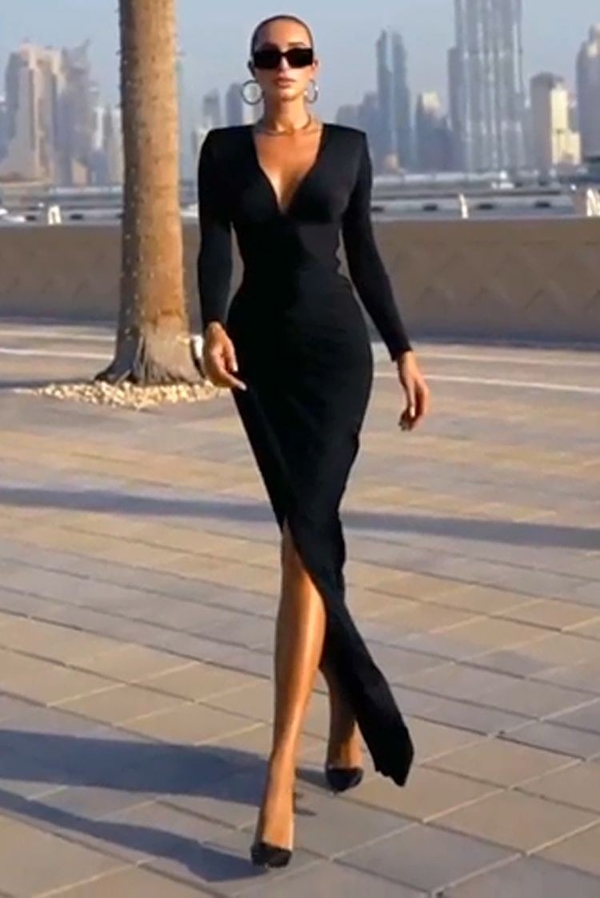 Czarna sukienka IVET dopasowana w stylu klasycznym
