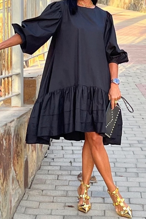 Czarna sukienka IVET w stylu klasycznym