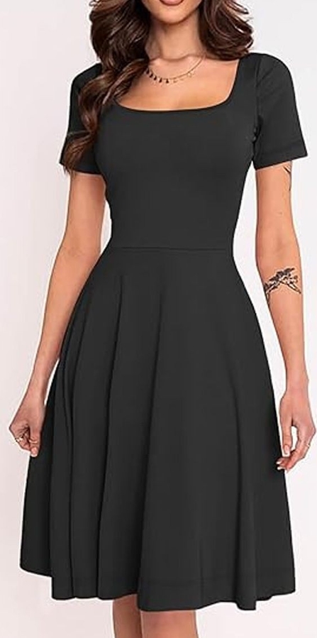 Czarna sukienka IVET z krótkim rękawem z okrągłym dekoltem mini