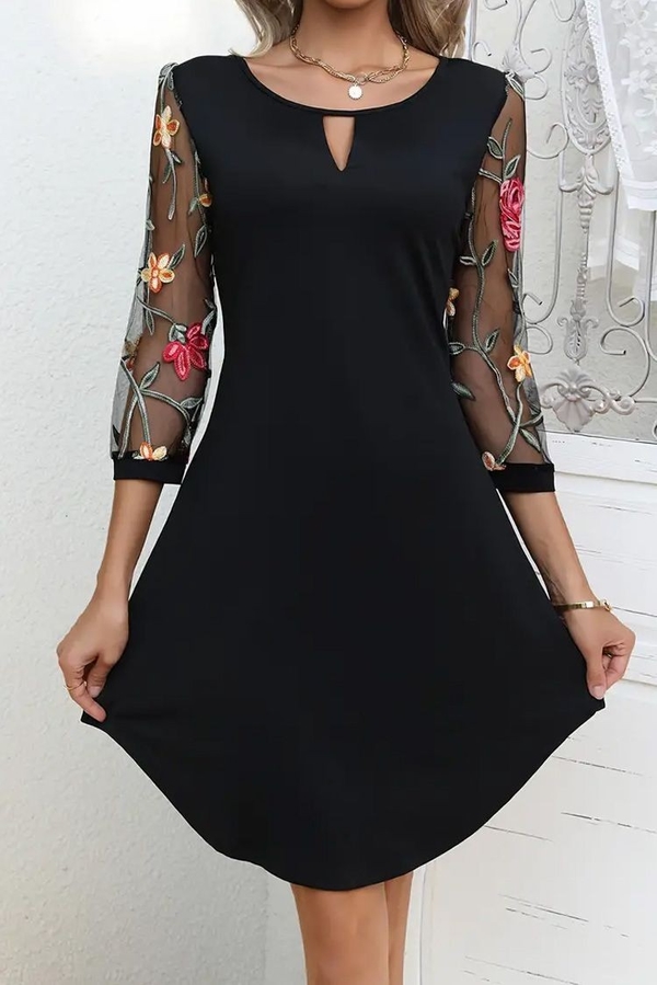 Czarna sukienka IVET z tkaniny mini w stylu klasycznym