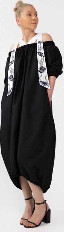 Czarna sukienka Julia Allert midi z długim rękawem w stylu casual