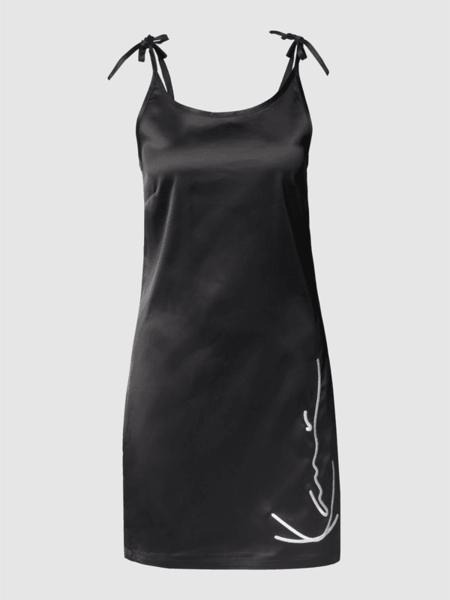 Czarna sukienka Karl Kani dopasowana w stylu casual z okrągłym dekoltem