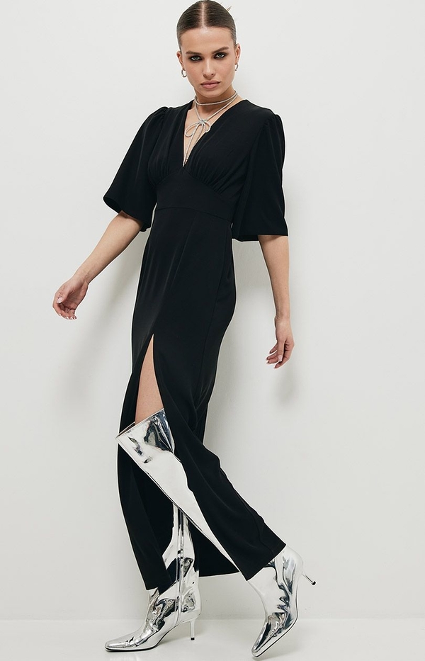 Czarna sukienka Makover z tkaniny maxi z dekoltem w kształcie litery v