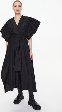 Czarna sukienka Mmc Studio z dekoltem w kształcie litery v z długim rękawem w stylu casual