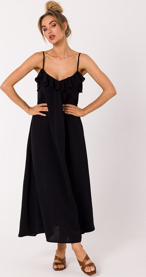 Czarna sukienka MOE na ramiączkach z dekoltem w kształcie litery v rozkloszowana