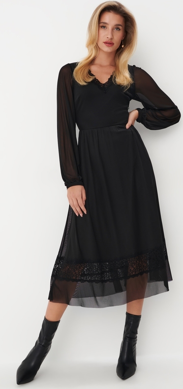 Czarna sukienka Mohito midi z dekoltem w kształcie litery v w stylu casual