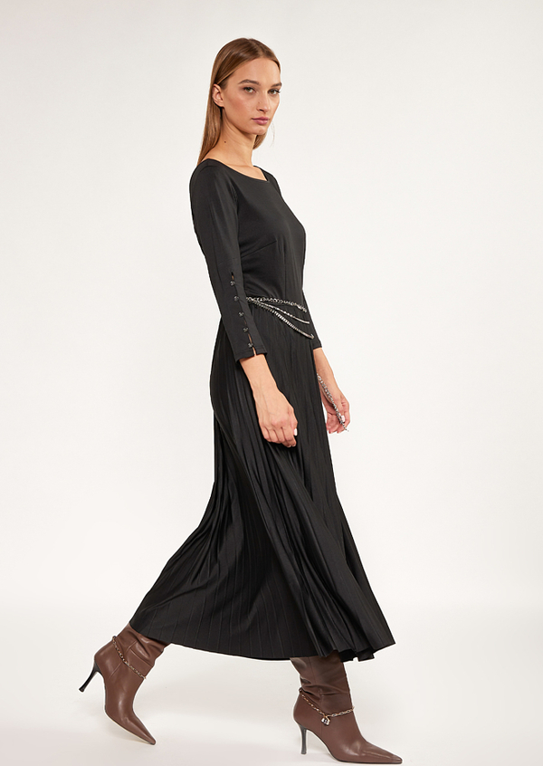 Czarna sukienka Monnari z długim rękawem z okrągłym dekoltem maxi