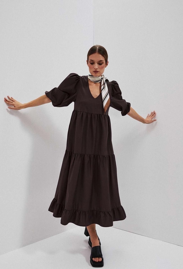 Czarna sukienka Moodo.pl z długim rękawem midi