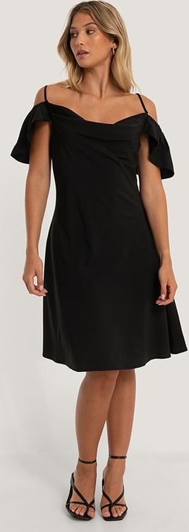 Czarna sukienka NA-KD z krótkim rękawem