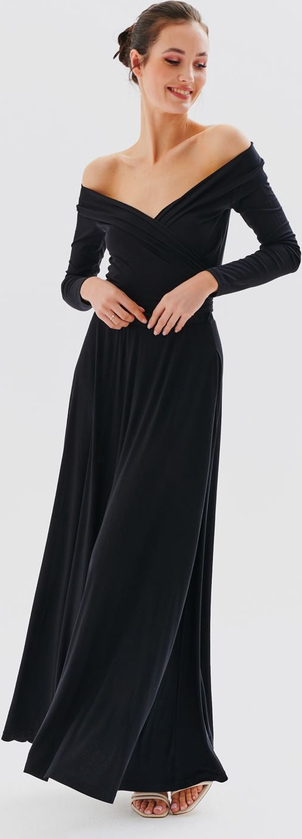 Czarna sukienka Naoko-store.pl z dekoltem w kształcie litery v
