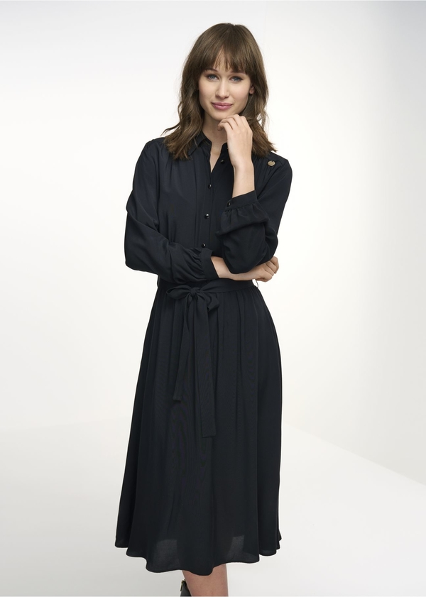 Czarna sukienka Ochnik z długim rękawem z tkaniny rozkloszowana
