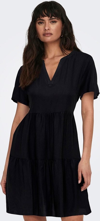 Czarna sukienka Only mini z dekoltem w kształcie litery v z krótkim rękawem