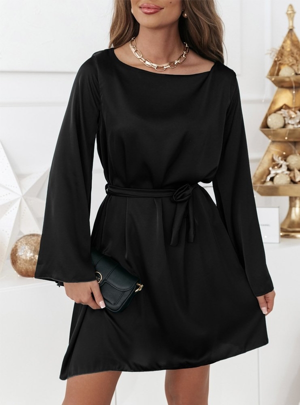 Czarna sukienka Pakuten z długim rękawem mini