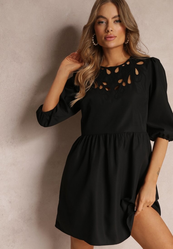 Czarna sukienka Renee mini z okrągłym dekoltem w stylu casual