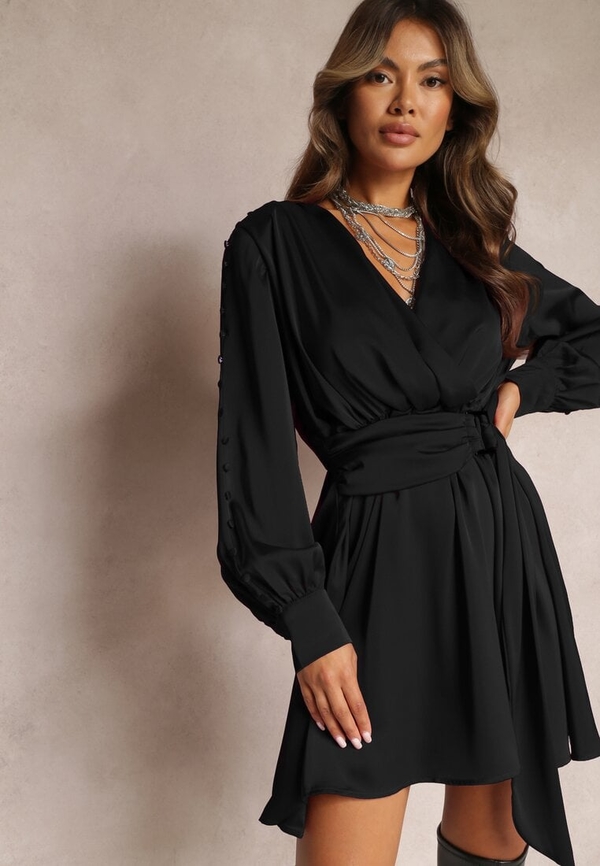 Czarna sukienka Renee w stylu casual z dekoltem w kształcie litery v z długim rękawem