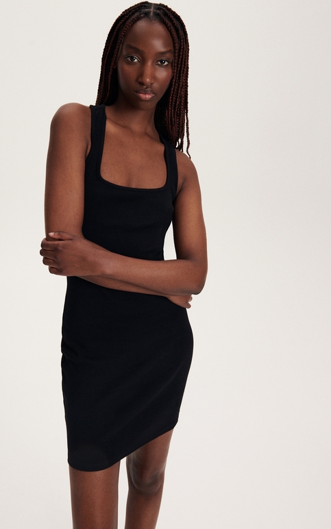 Czarna sukienka Reserved dopasowana w stylu casual na ramiączkach