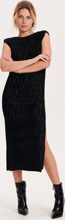 Czarna sukienka Reserved dopasowana z krótkim rękawem w stylu casual
