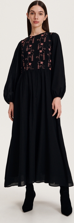 Czarna sukienka Reserved maxi w stylu casual z okrągłym dekoltem
