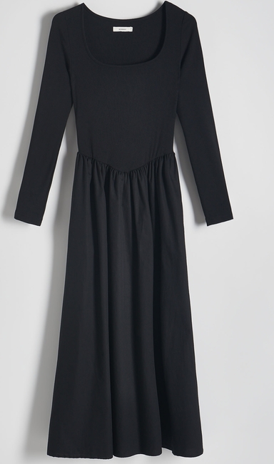 Czarna sukienka Reserved z okrągłym dekoltem z długim rękawem z tkaniny
