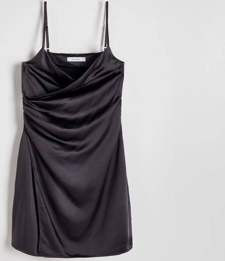 Czarna sukienka Reserved z tkaniny mini