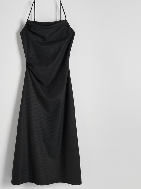 Czarna sukienka Reserved z tkaniny w stylu casual rozkloszowana