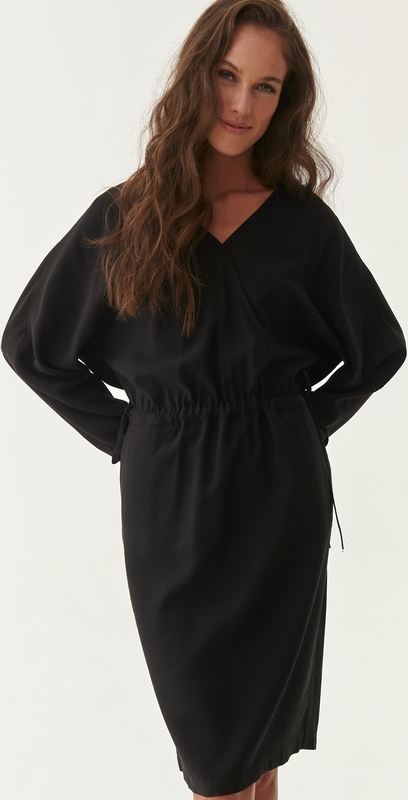 Czarna sukienka Rozetka.pl z długim rękawem z dekoltem w kształcie litery v