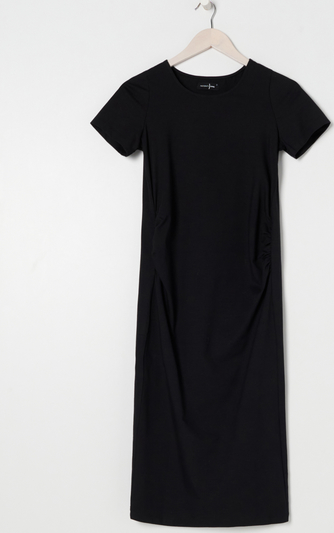 Czarna sukienka Sinsay prosta z krótkim rękawem