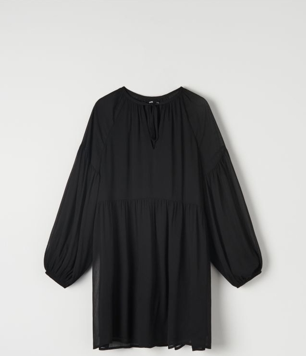 Czarna sukienka Sinsay w stylu casual z okrągłym dekoltem mini