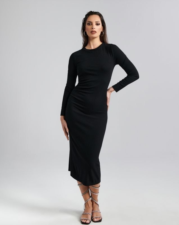 Czarna sukienka Sinsay z okrągłym dekoltem midi