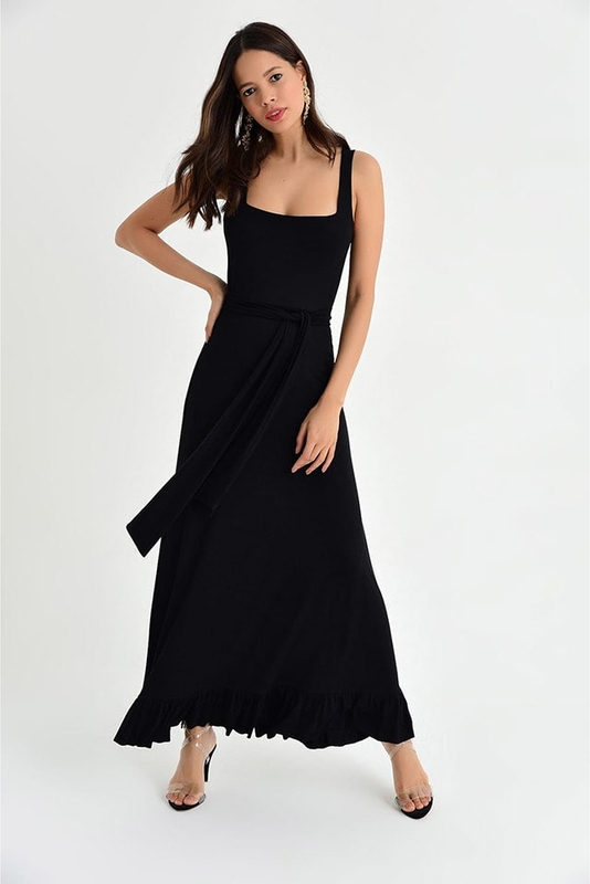 Czarna sukienka So You w stylu casual z dekoltem w karo na ramiączkach