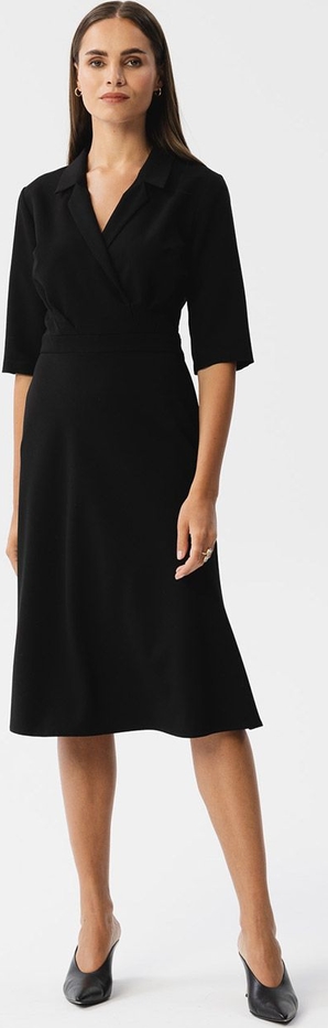 Czarna sukienka Stylove midi z długim rękawem prosta