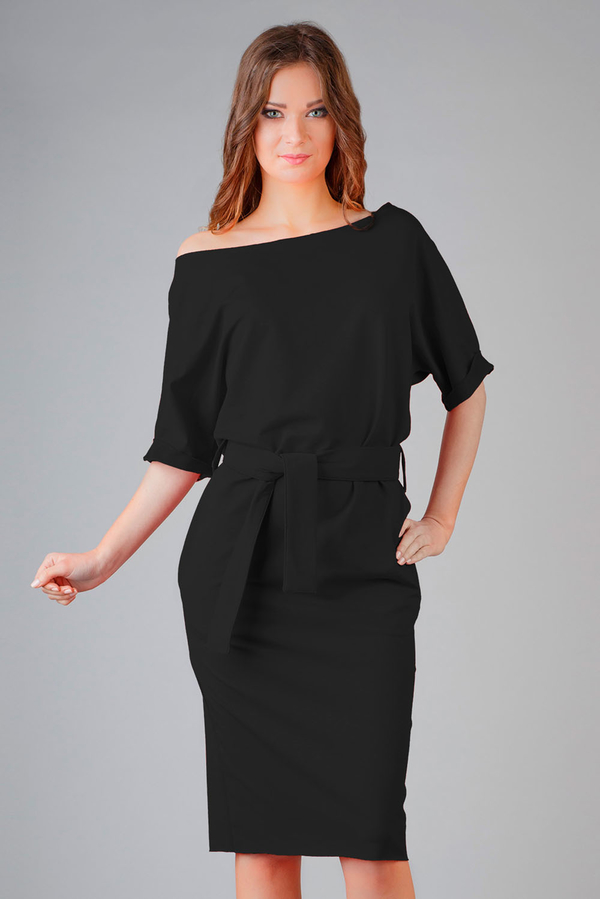 Czarna sukienka Tessita oversize z krótkim rękawem