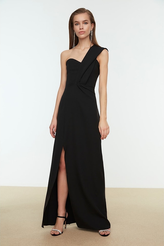 Czarna sukienka Trendyol z dekoltem w kształcie litery v