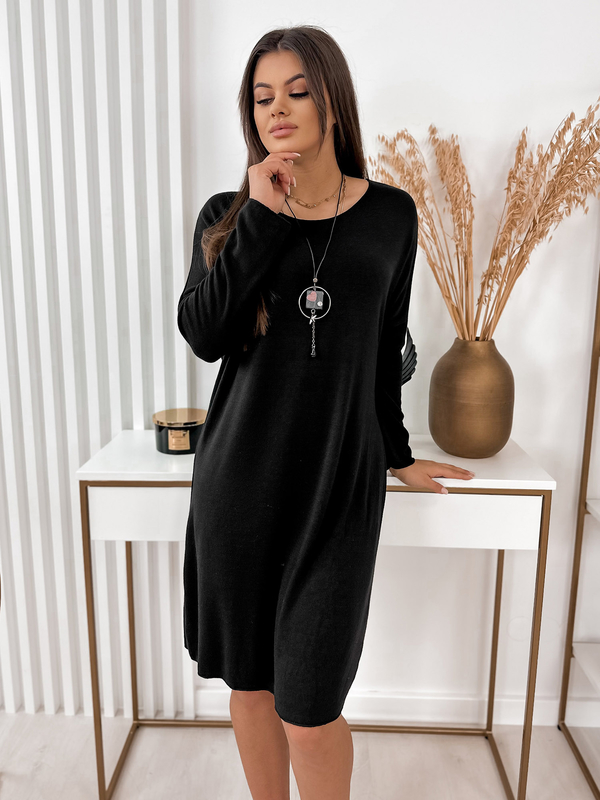 Czarna sukienka Ubra z okrągłym dekoltem w stylu casual