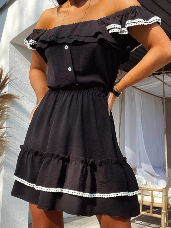 Czarna sukienka Versada z krótkim rękawem