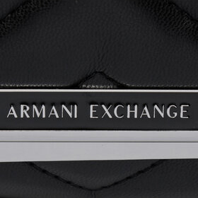 Czarna torebka Armani Exchange matowa średnia w młodzieżowym stylu