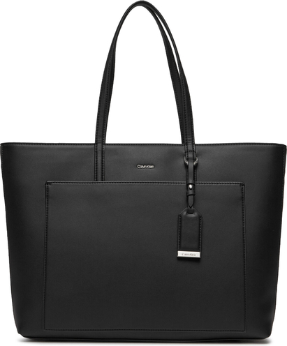 Czarna torebka Calvin Klein duża matowa w wakacyjnym stylu
