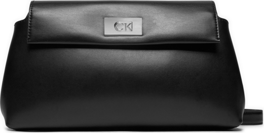 Czarna torebka Calvin Klein matowa średnia na ramię