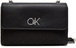 Czarna torebka Calvin Klein na ramię matowa mała