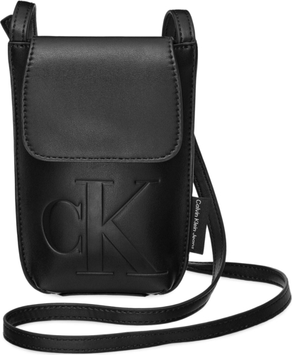 Czarna torebka Calvin Klein na ramię matowa w młodzieżowym stylu